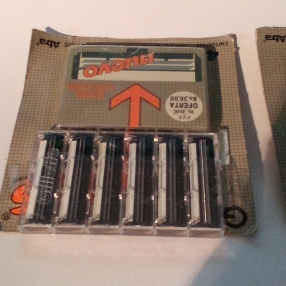 NEW - GILLETTE ATRA PLUS RAZOR BLADES = 12 BLADES - Picture 2 of 5